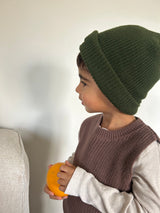 Knit Beanie mit Dackelmotiv bestickt