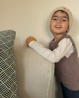 Knit Beanie mit Dackelmotiv bestickt