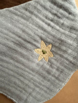 HALSTUCH aus zertifizierter Baumwolle - bestickt