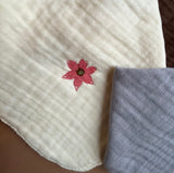 HALSTUCH aus zertifizierter Baumwolle - bestickt