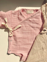 Wickelbody aus 100 % zertifizierter Baumwolle